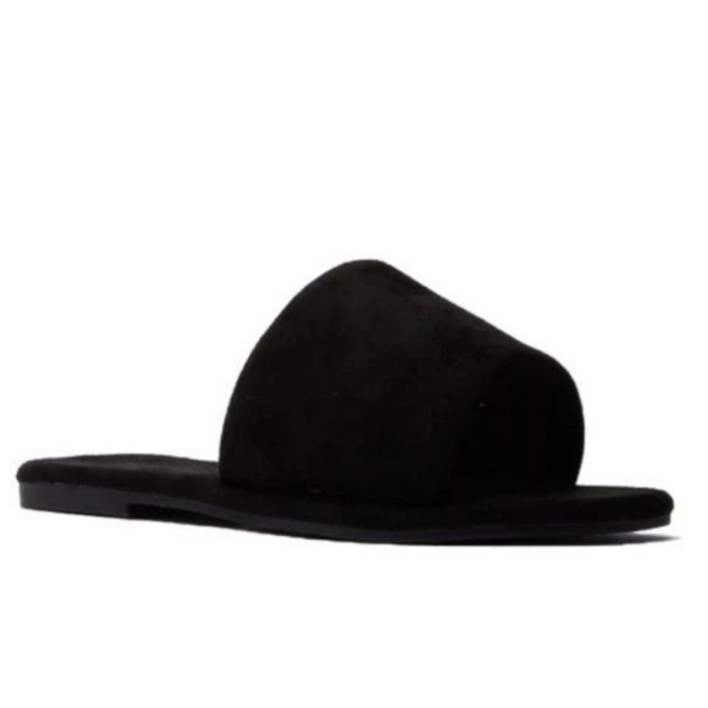 !! NEW !! Super Soft Slide Sandals in Black - Picture 5 of 9